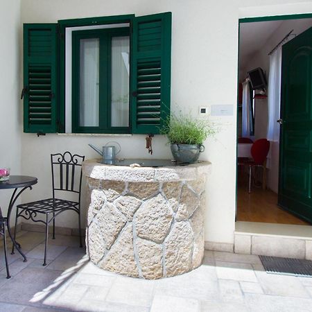 Apartments Petrinic Crnogaj Baška Exterior foto