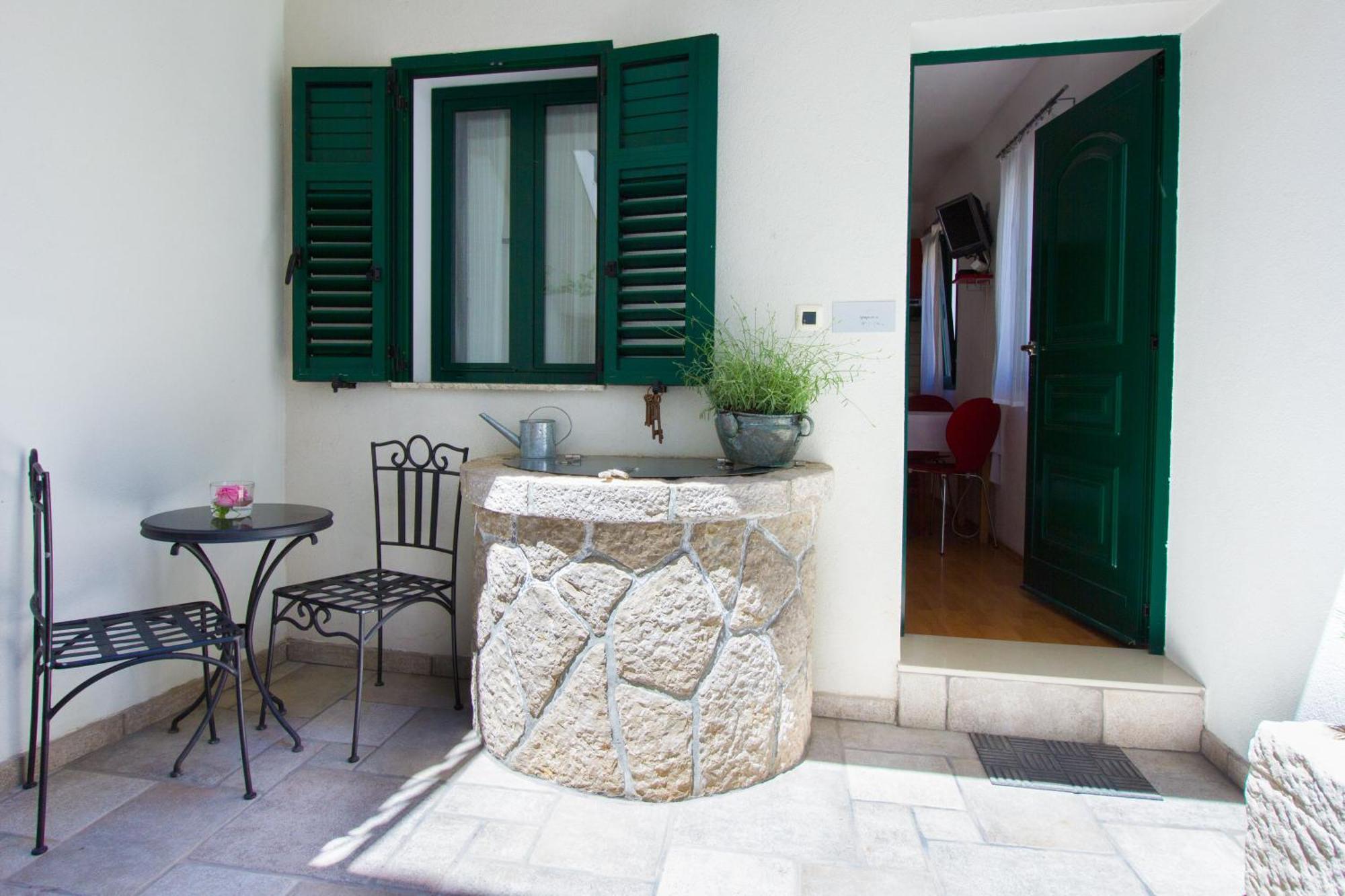 Apartments Petrinic Crnogaj Baška Exterior foto