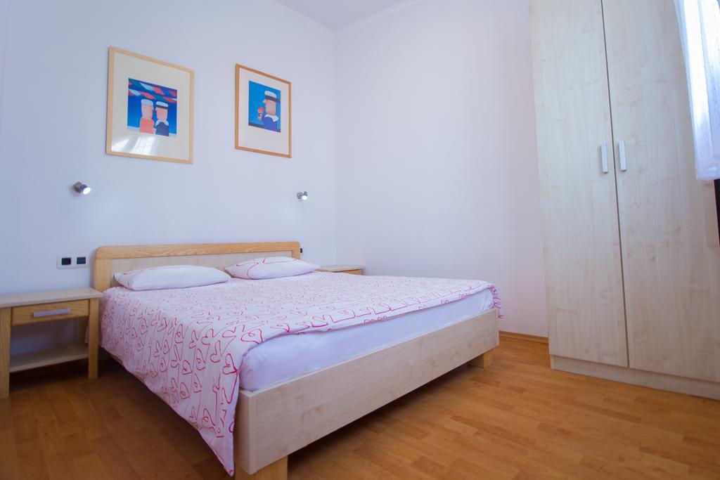 Apartments Petrinic Crnogaj Baška Exterior foto